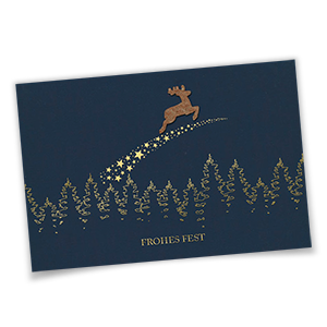Vergrößere Abbildung Dunkelblaue Weihnachtskarten für Unternehmen mit goldgeprägtem Tannenwald, Filz-Hirsch und goldenem Sternenschweif